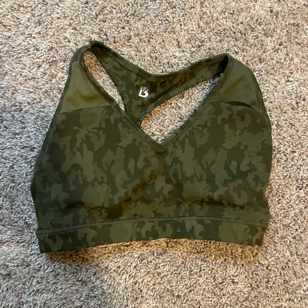 Buffbunny Size M Sport Bra, great preowned condition